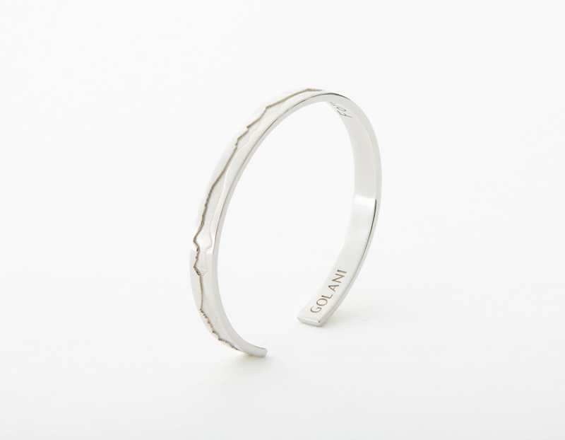 The Outer Wave Bracelet placed vertical in Sterling Silver